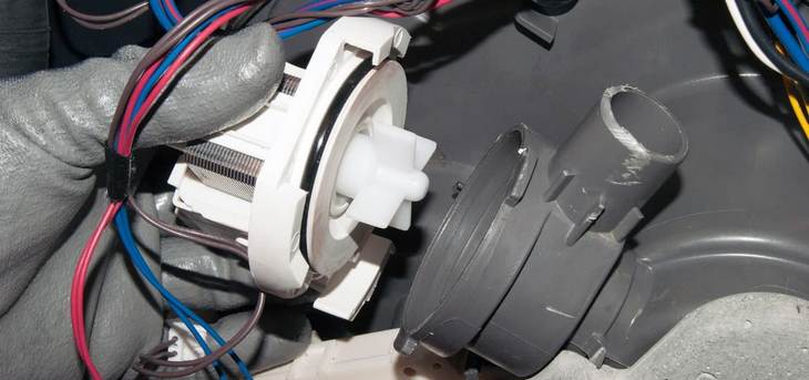 Стиральная машина зависает на сливе воды